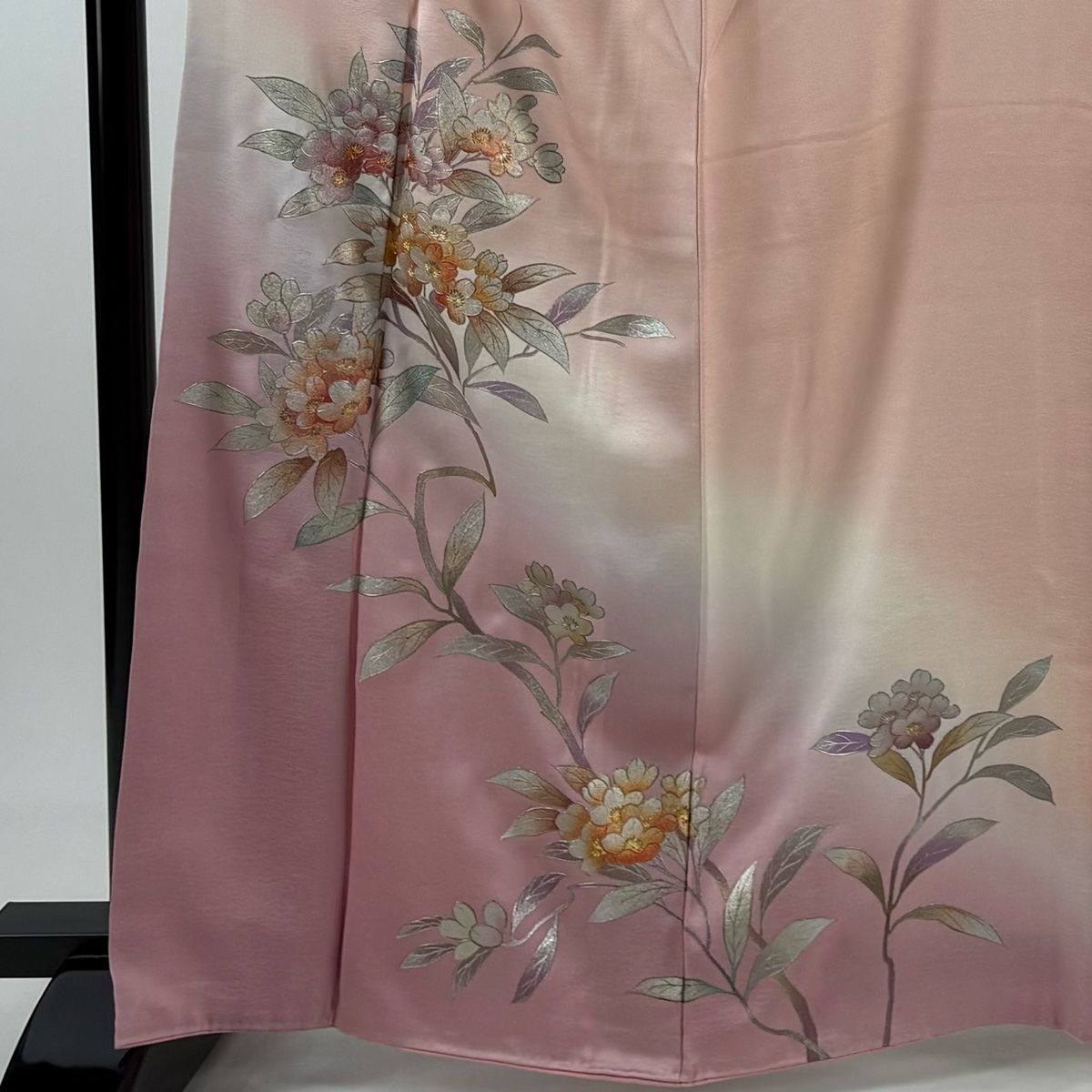 付下げ 身丈163cm 裄丈66.5cm M 袷 和田光正 落款 枝花 金銀彩 ぼかし ピンク 正絹