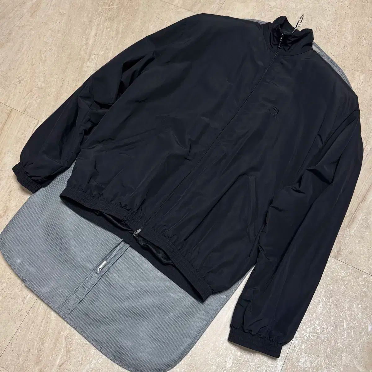 3 バレンシアガ スポーティー ビ オーバーサイズ トラックジャケット ブラック