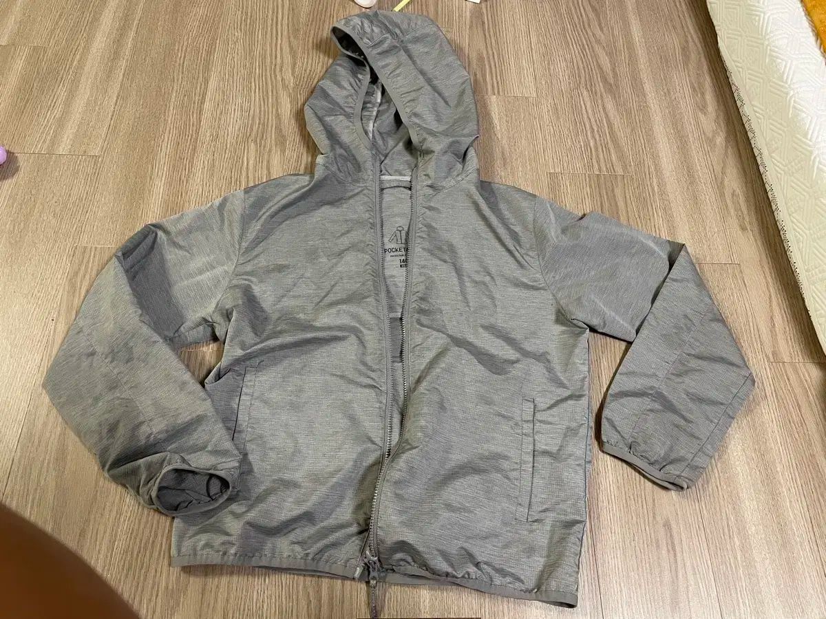 ユニクロ 男の子 ウィンドブレーカー / 140サイズ