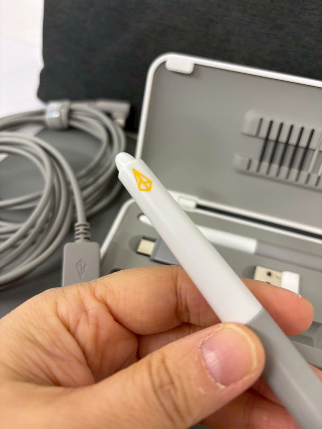 ホワイト グレー