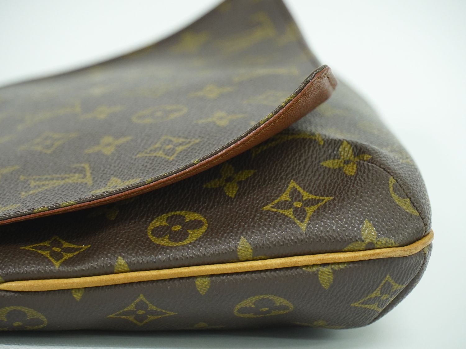 本物 ルイヴィトン LOUIS VUITTON LV ミュゼットタンゴ ショート  