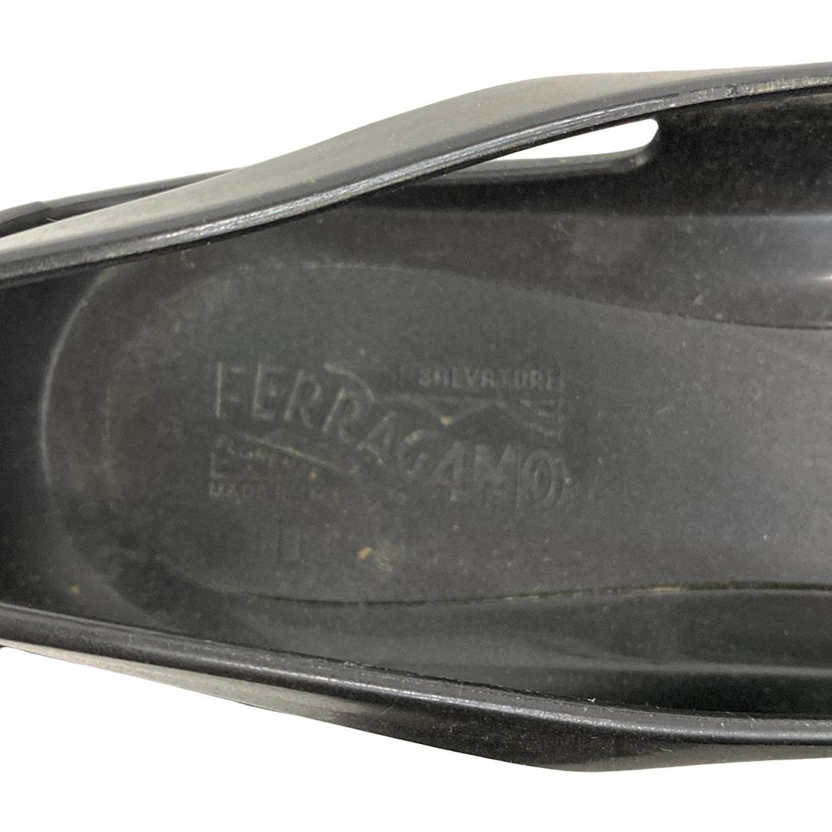 最終値下げ✨早めに決断 Ferragamo フラットシューズ シルバー フェラガモ 長財布 財布 レディース ガンチーニ 二つ折り バイカラー