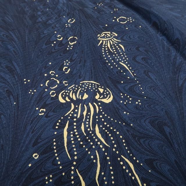 墨流しの深海にたゆたうクラゲの夢