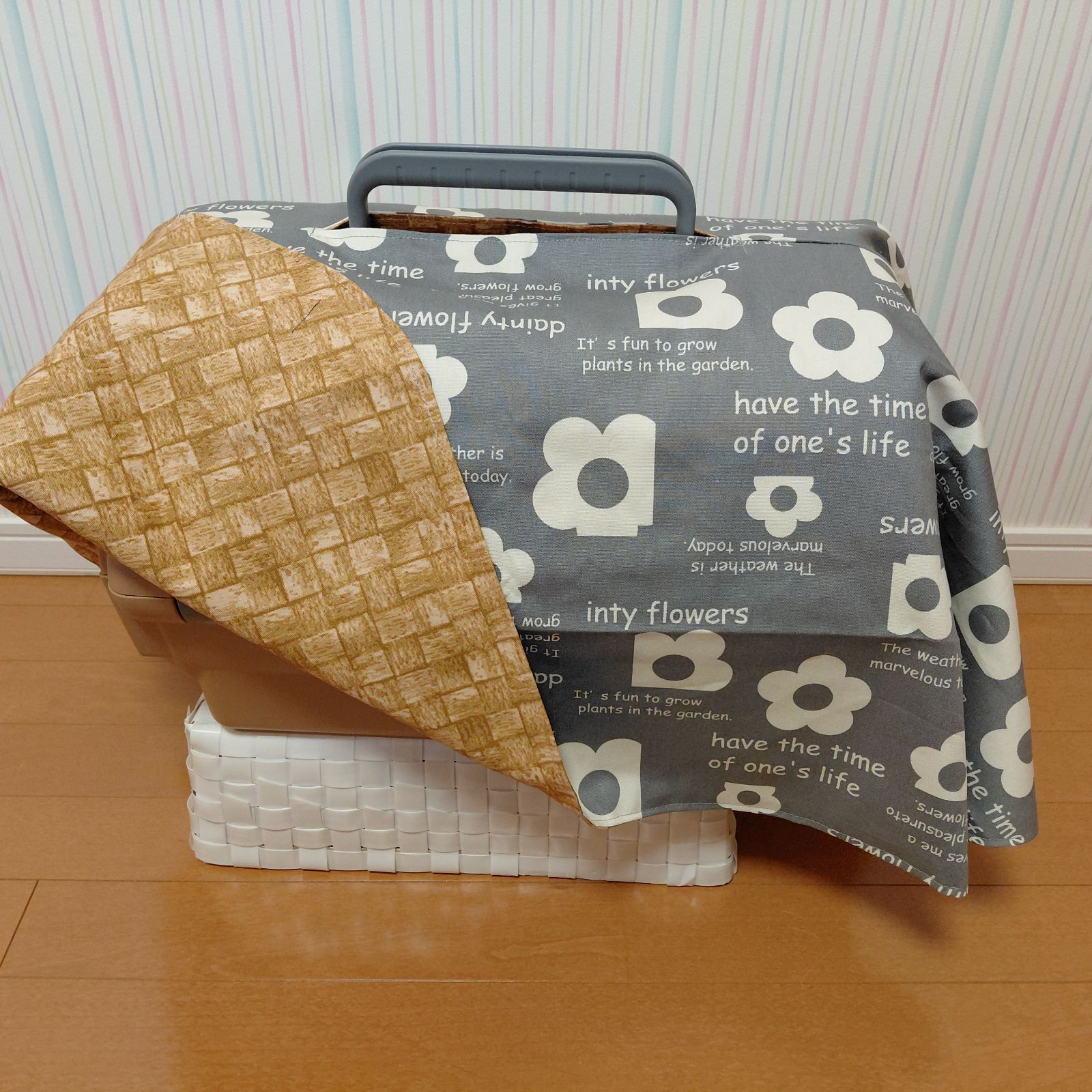 クレートカバーS 花とアルファベットグレー - メルカリ