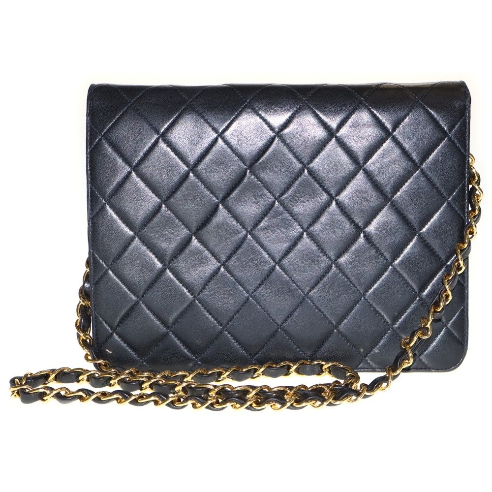 極美品 CHANEL マトラッセ ボディバッグ ココマーク ラムスキン GD金具 極美品 CHANEL マトラッセ ボディバッグ ココマーク ラムスキン GD金具