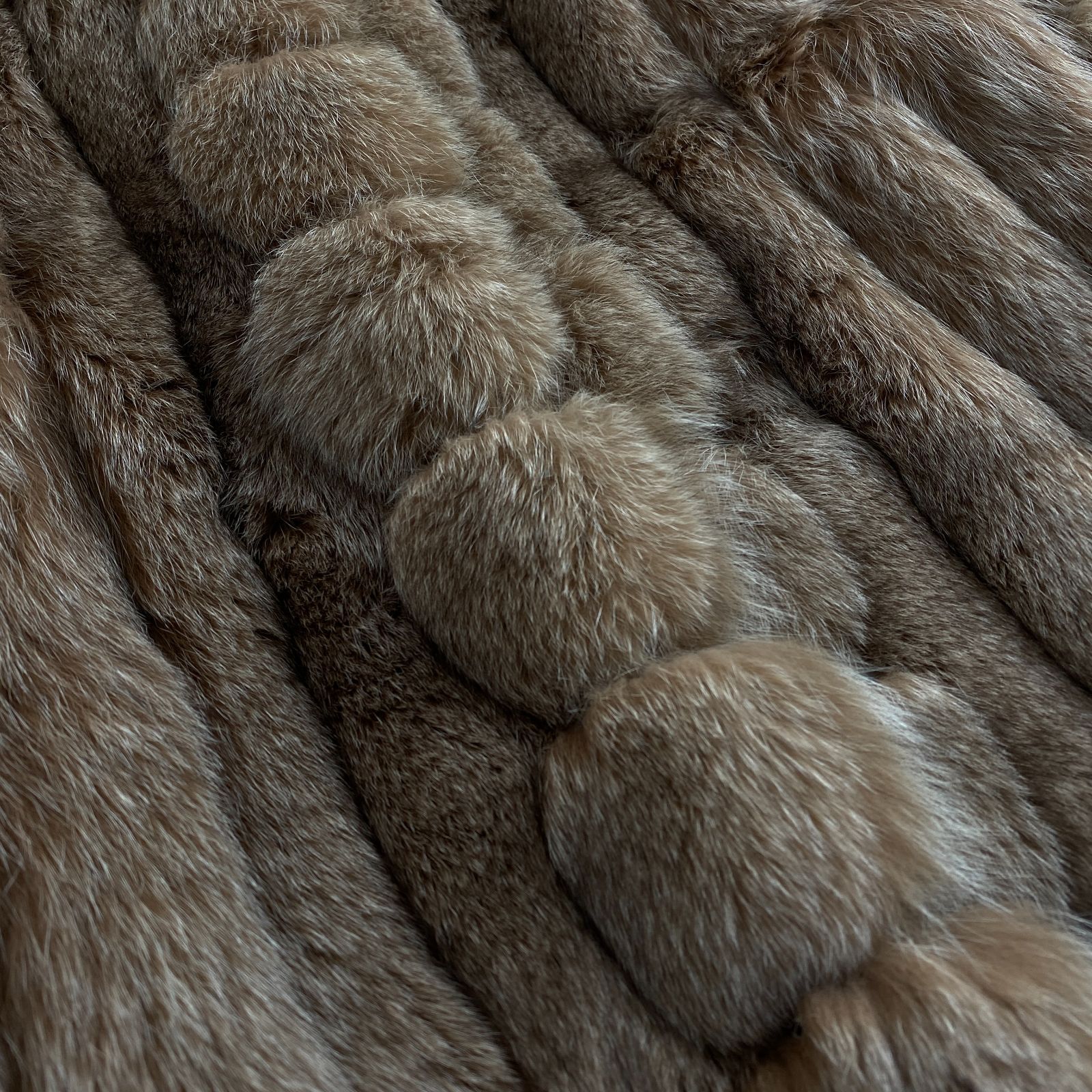 毛皮コート SAGA FOX 希少デザイン カラー ボリューム 11 L相当