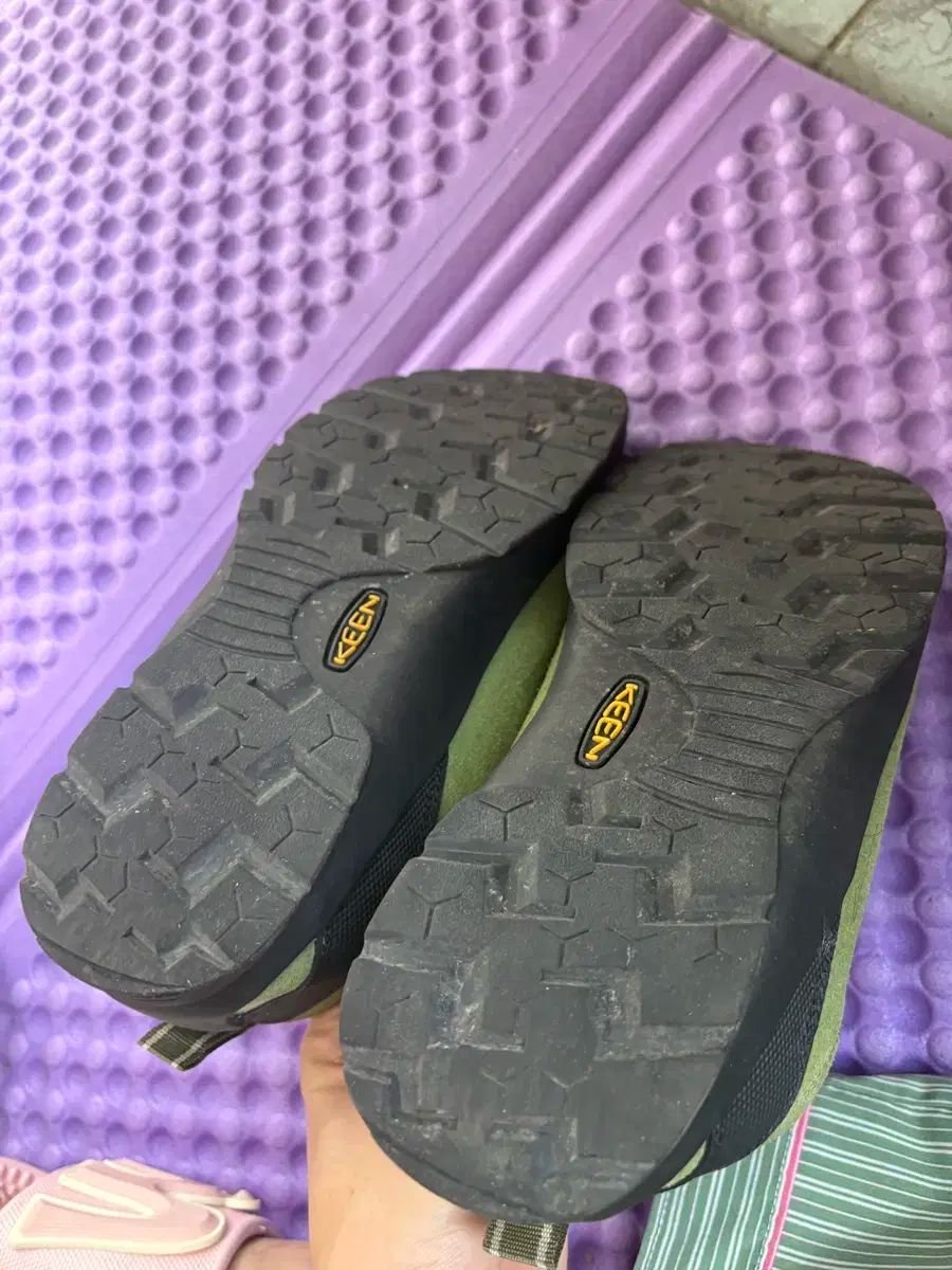 270 キーン keen グリーン 抹茶色