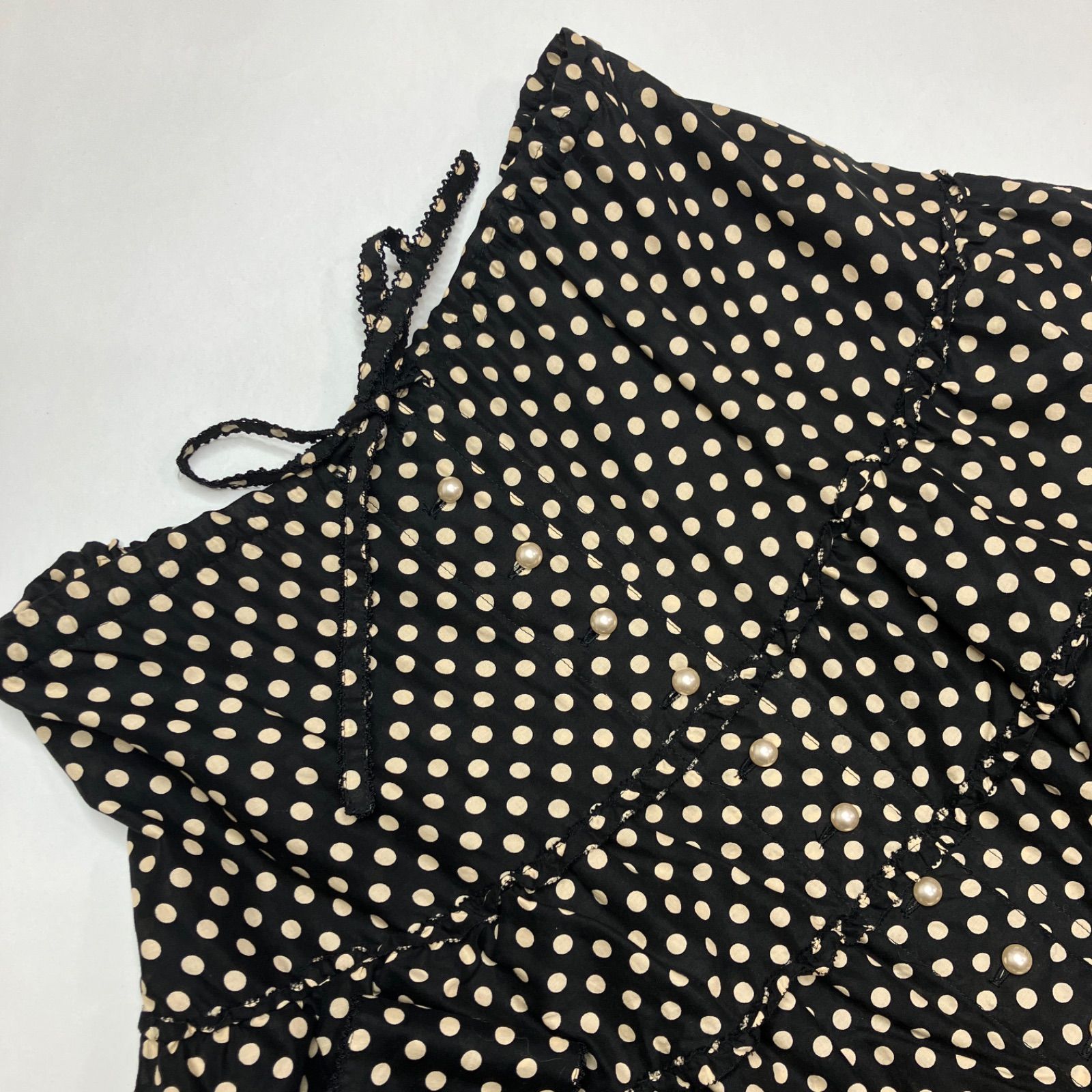 カネコイサオ 黒 ドット柄 パールボタン使い 段々スカート