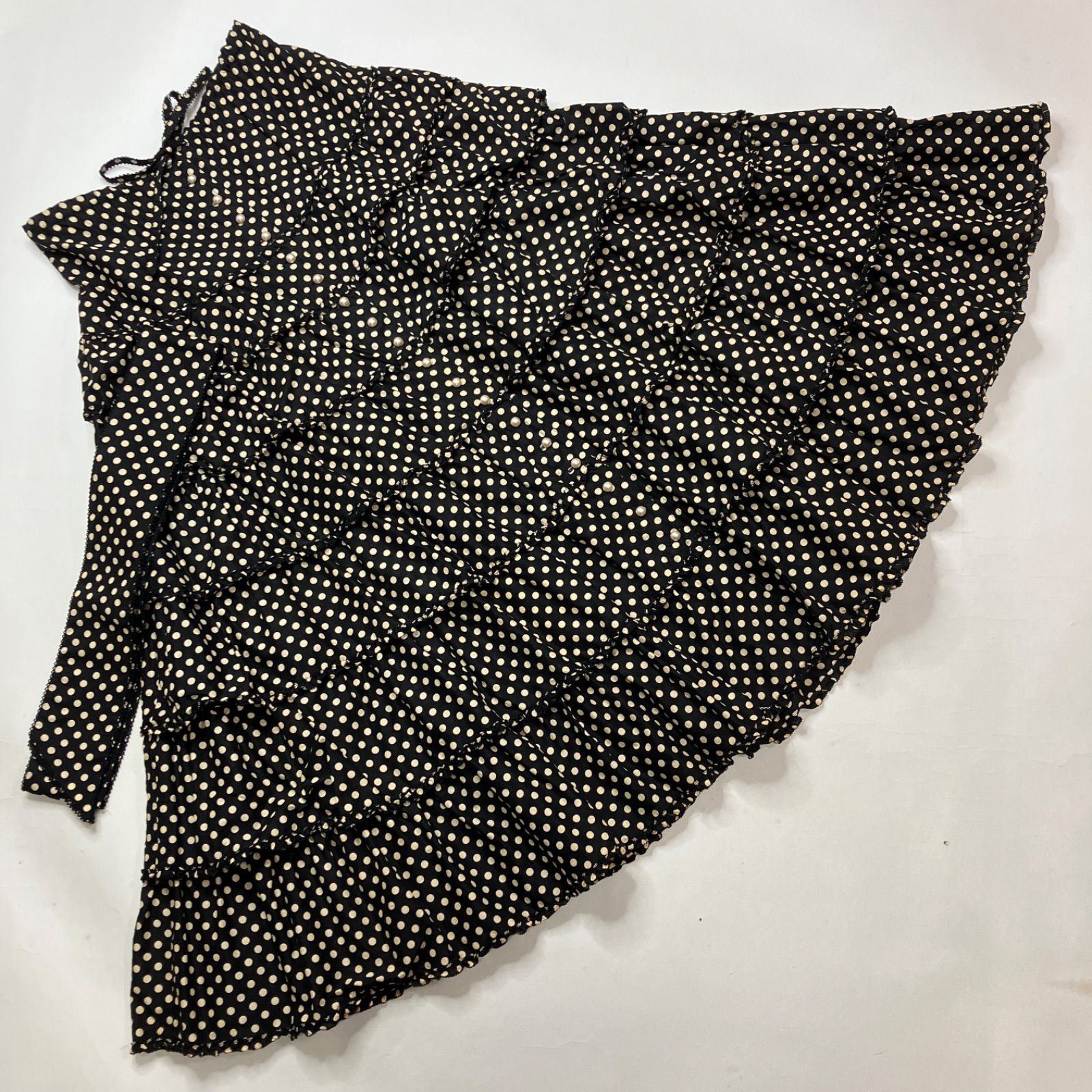 カネコイサオ 黒 ドット柄 パールボタン使い 段々スカート