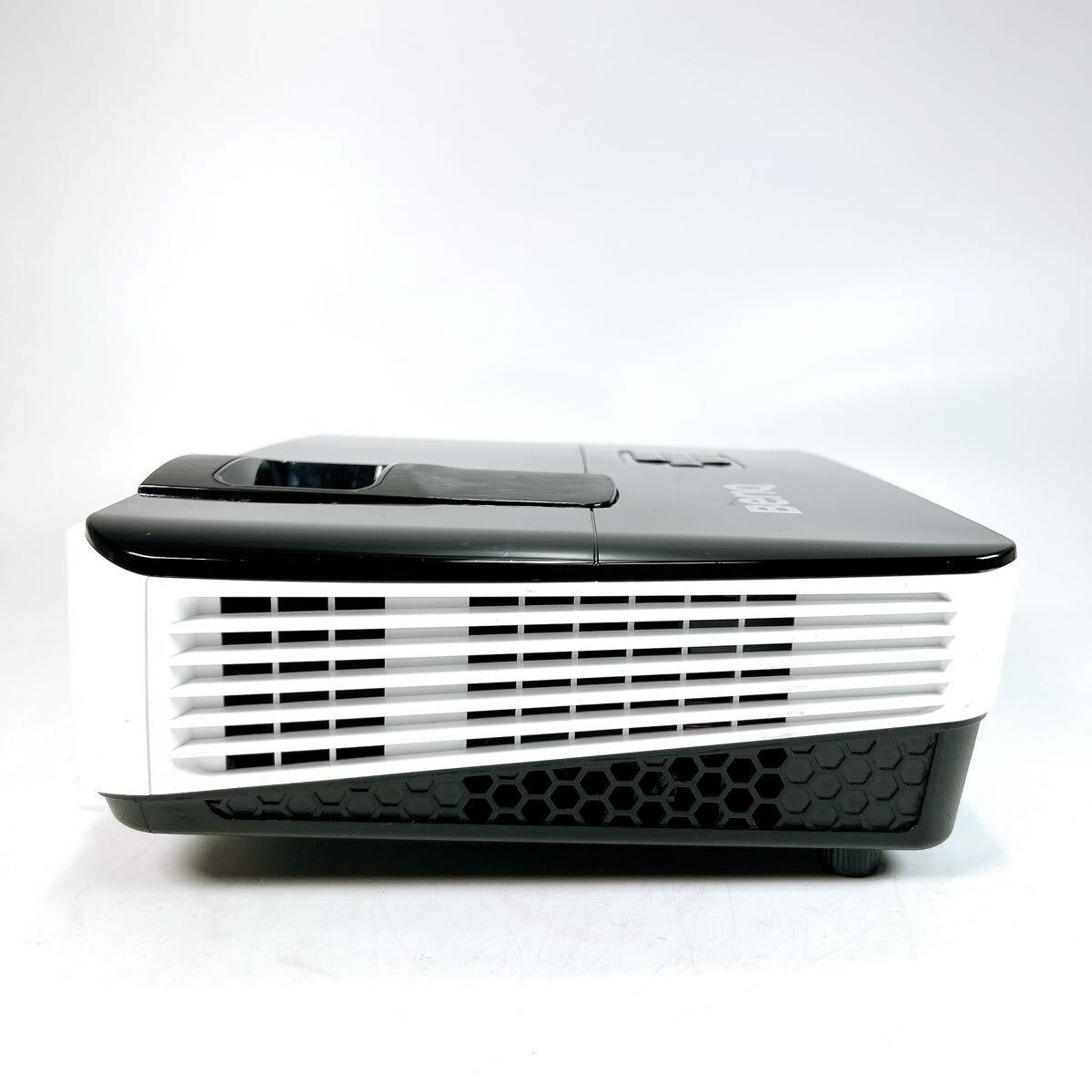 BenQ プロジェクター TH682ST 送料無料 電源ケーブル付属 現状品 