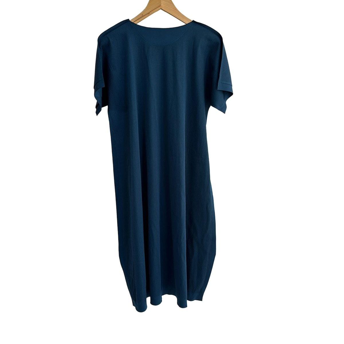 PLEATS PLEASE プリーツプリーズ ワンピース レディース - ネイビー クルーネック 半袖 ロング