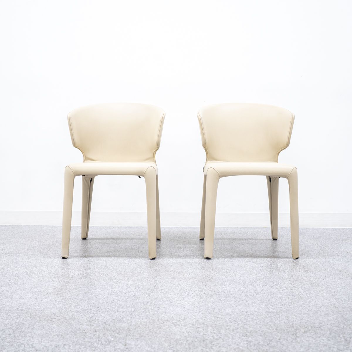 Cassina カッシーナ 367 HOLA オラ アームチェア ダイニング チェア 2脚セット レザー ベージュ ハンス ウェッツスタイン 定価75万