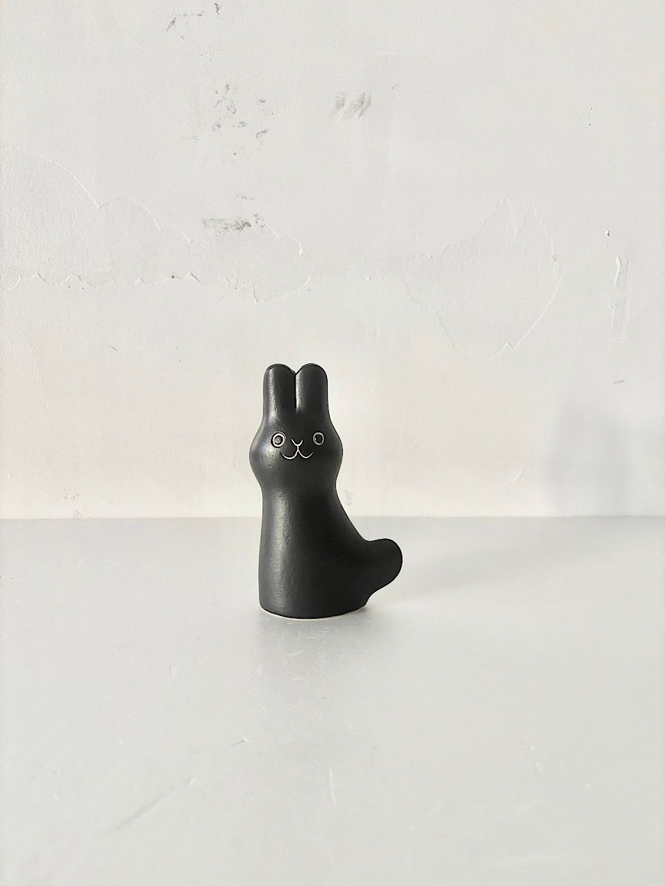 美品】鹿児島睦 En Liten Van Rabbit ブラック - メルカリ