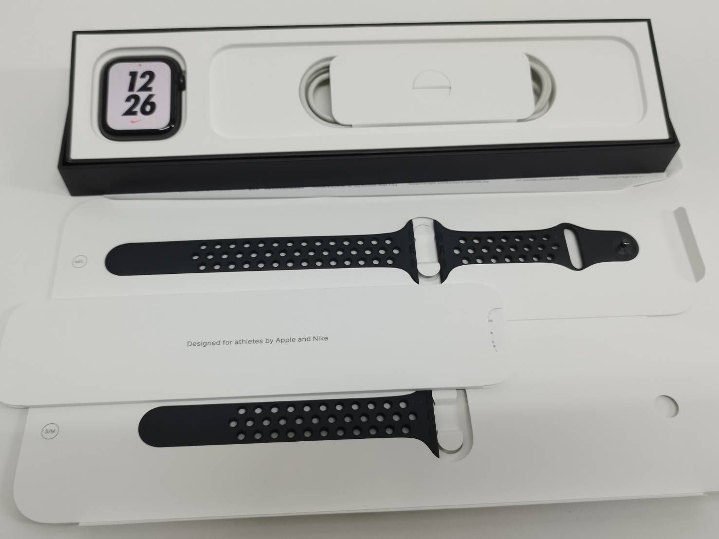 Apple Watch Nike SE 第1世代/GPS/44mm/A2352/スペースグレー〈MYYK2J 