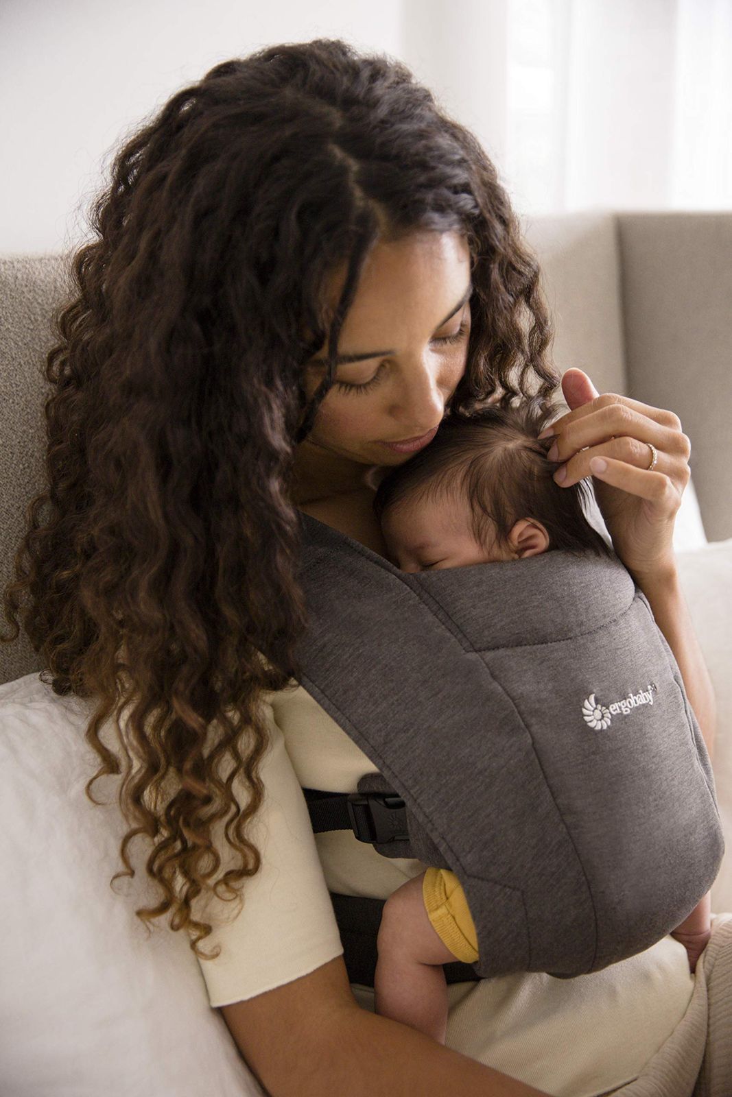 Ergobaby エルゴベビー 抱っこひも 前向き抱き可 日本 付 新生児から 柔らかい 軽量 簡単装着 ベビーキャリア エンブレース EMBRACE グレー 1個 x 1 0か月 CREGBCEMAGRY OLIVEOS_COM_TR