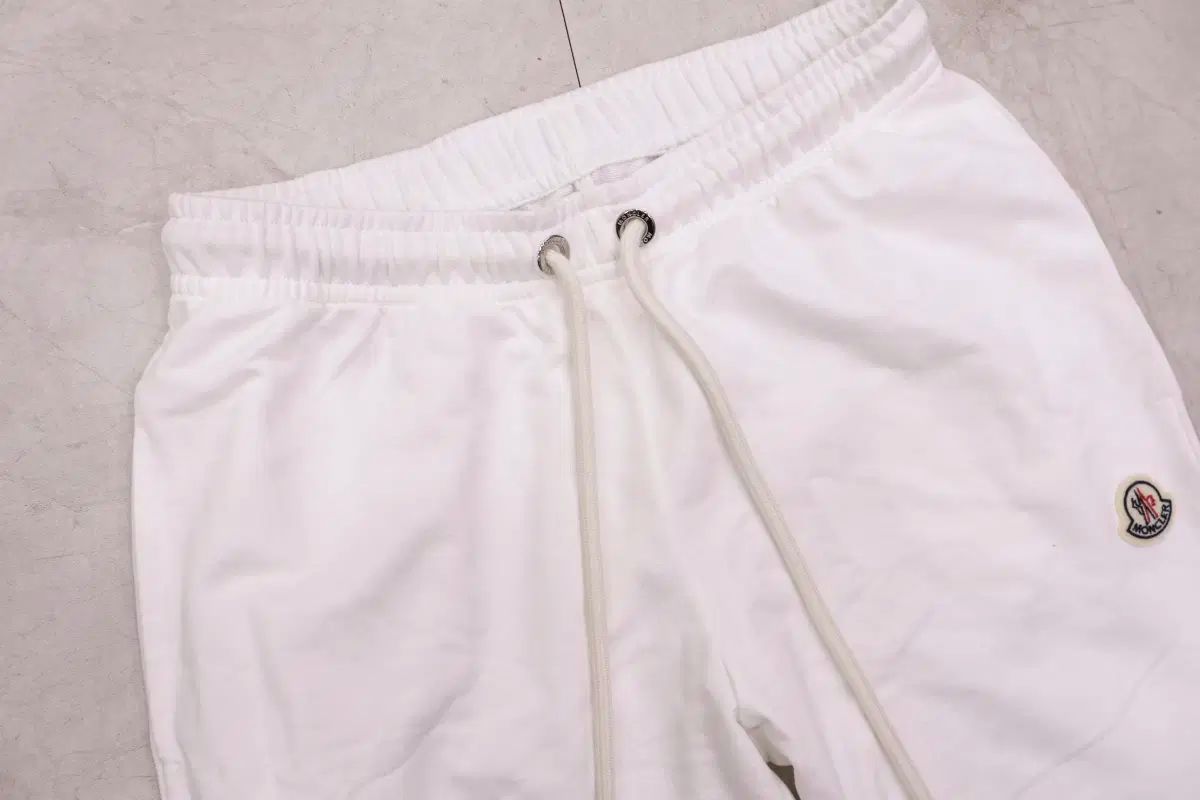 MONCLER モンクレール ドローストリング ジョガー パンツ ズボン 8h00020 89a1k