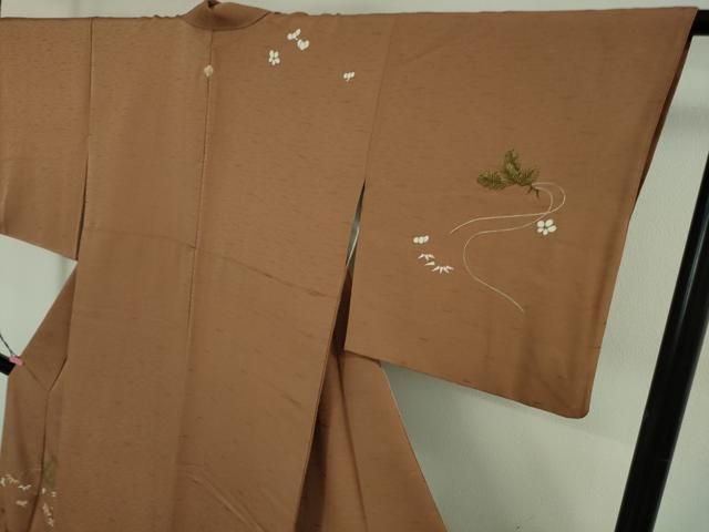 平和屋本店□極上 創業460年・千總 訪問着 刺繍 手描き 松竹梅 土器色