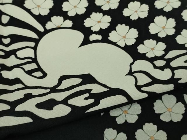 色紙草花文 黒地