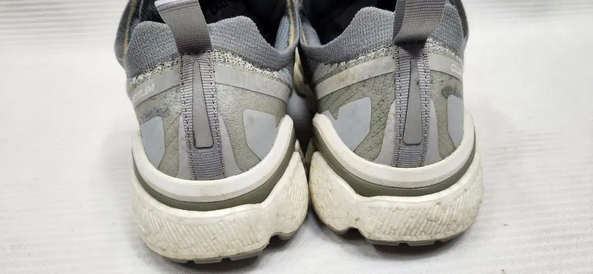 トレッキングシューズ