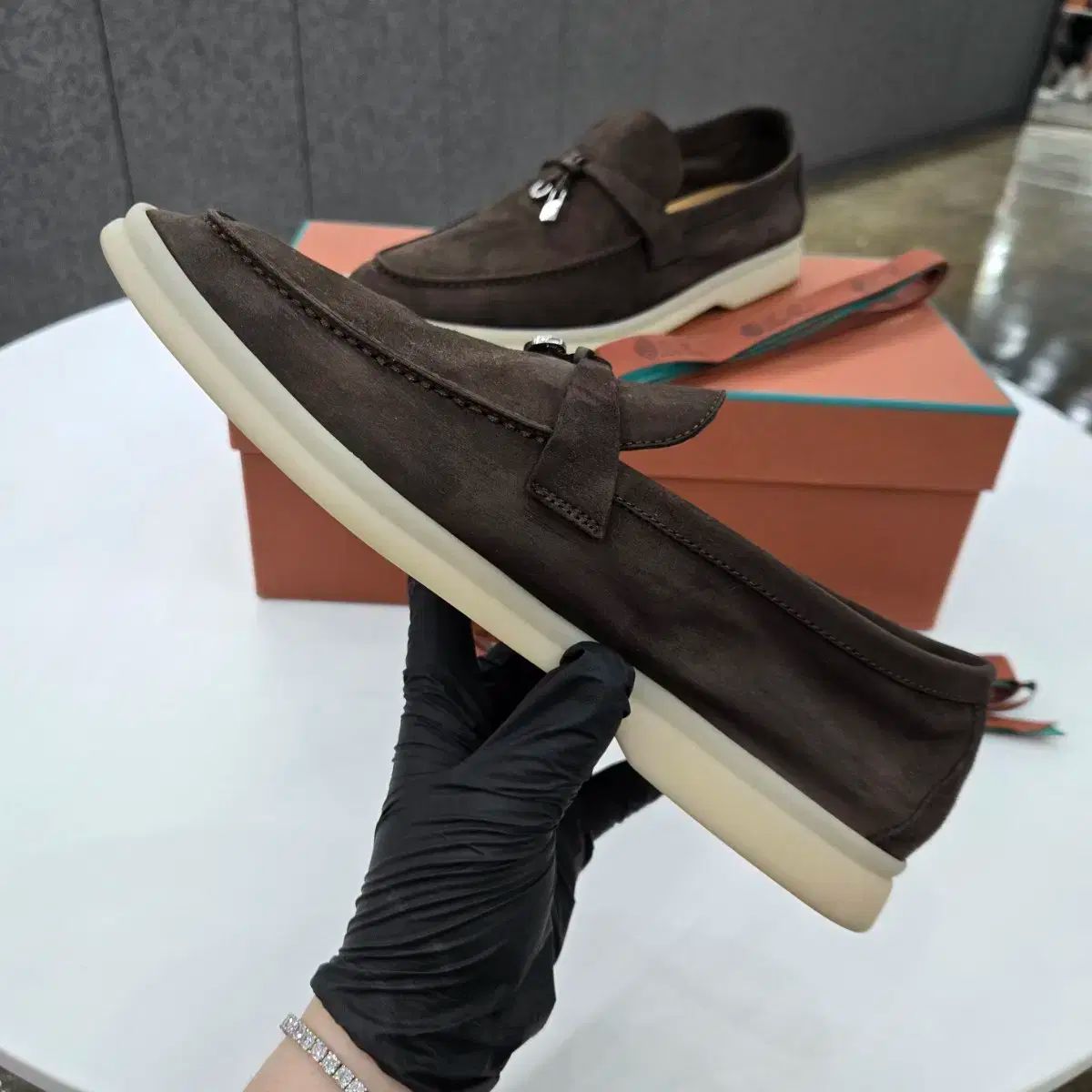 級 ロロ ピアーナ サマーウォーク チャーム ローファー 41 チョコレート