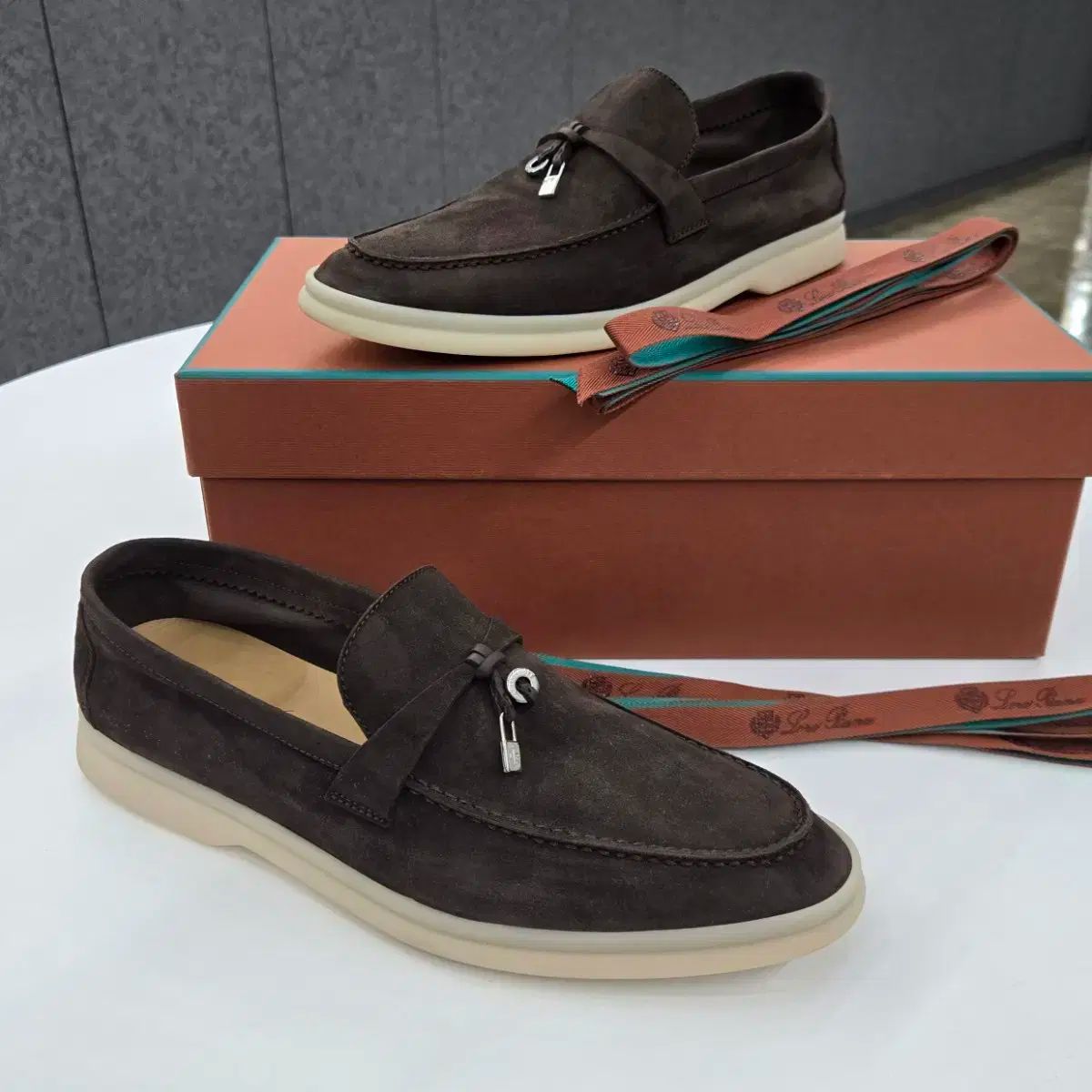 級 ロロ ピアーナ サマーウォーク チャーム ローファー 41 チョコレート