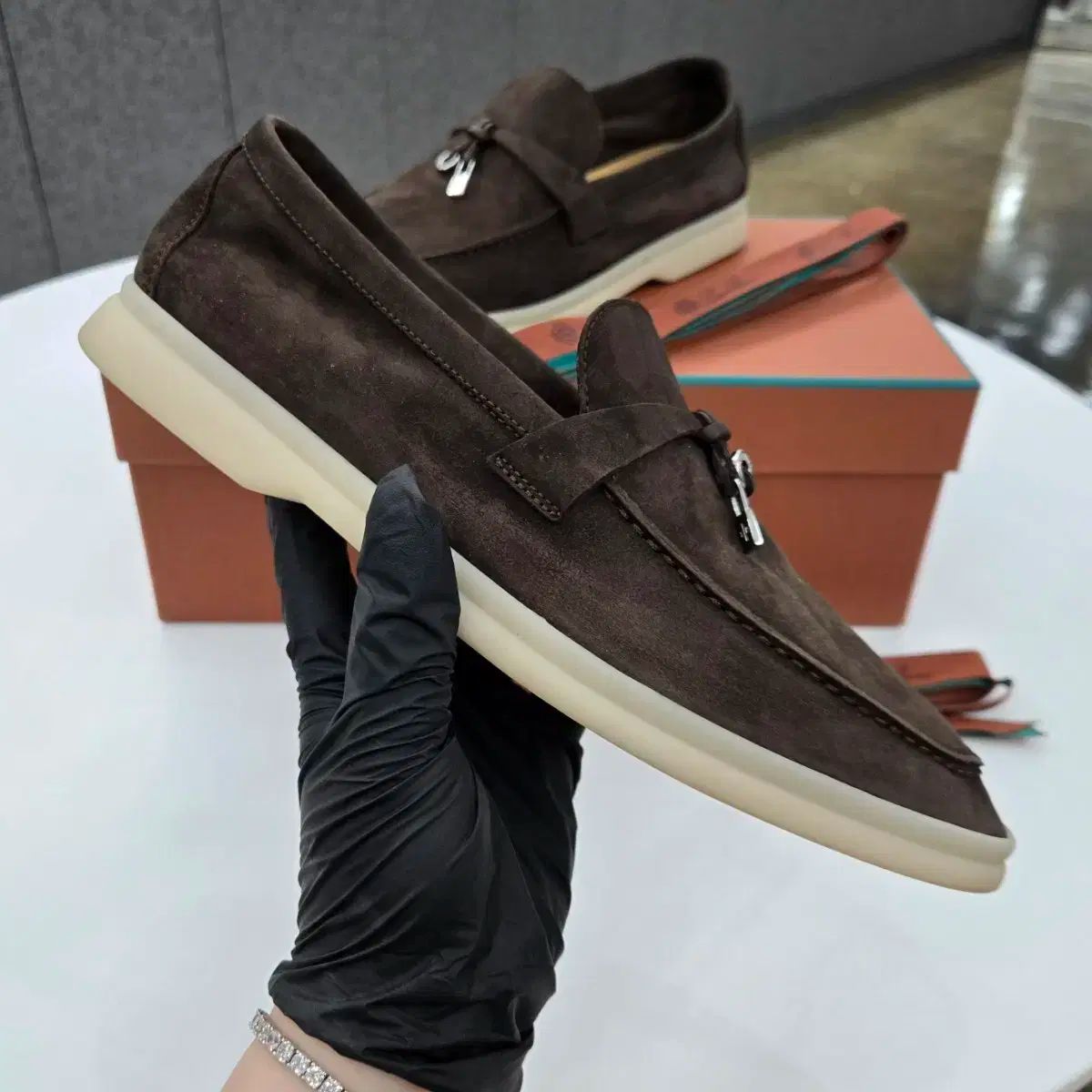 級 ロロ ピアーナ サマーウォーク チャーム ローファー 41 チョコレート