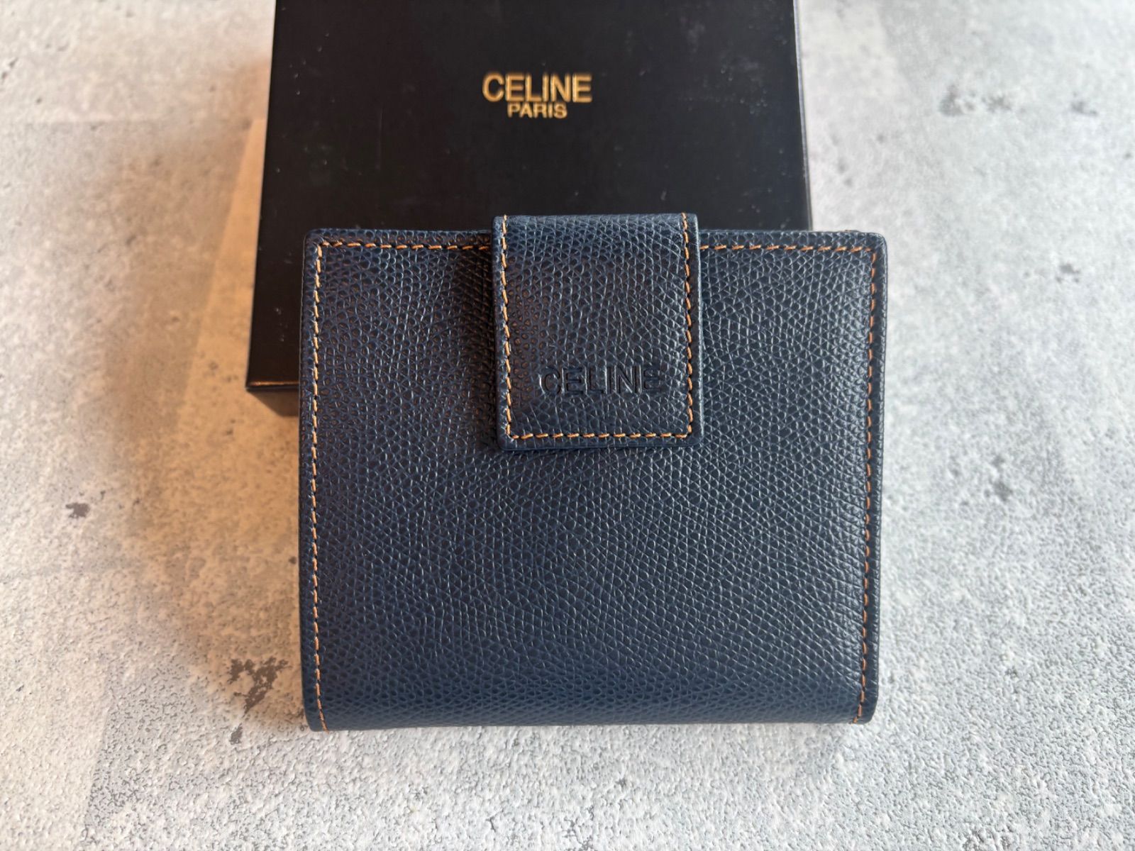 CELINE 英字型押し バイ 折財布