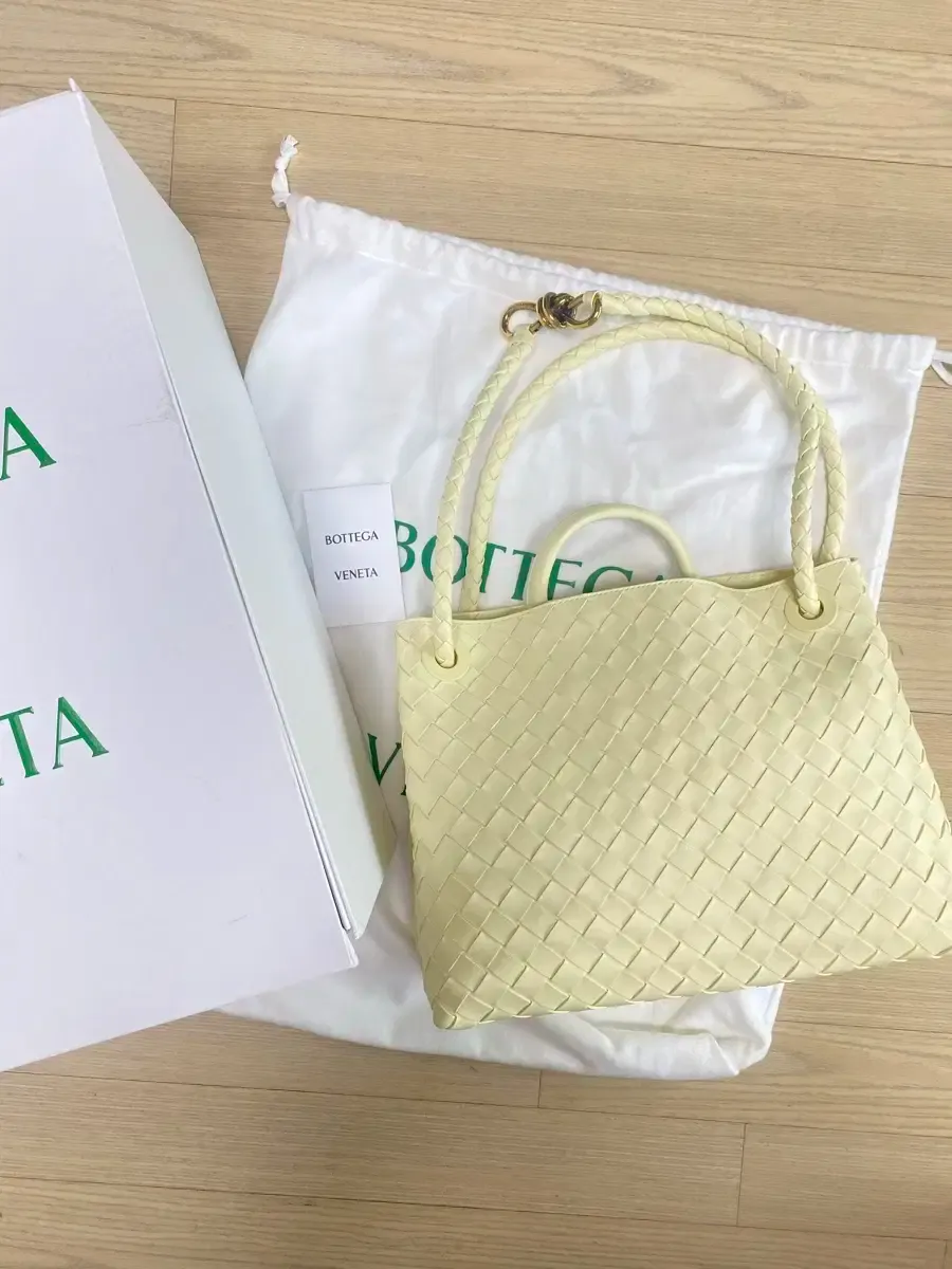 ボッテガ　スモールアンディアーモ　白ゴールドチェーン希少♡美品　726000円 ボッテガ スモールアンディアーモ 白ゴールドチェーン希少♡美品