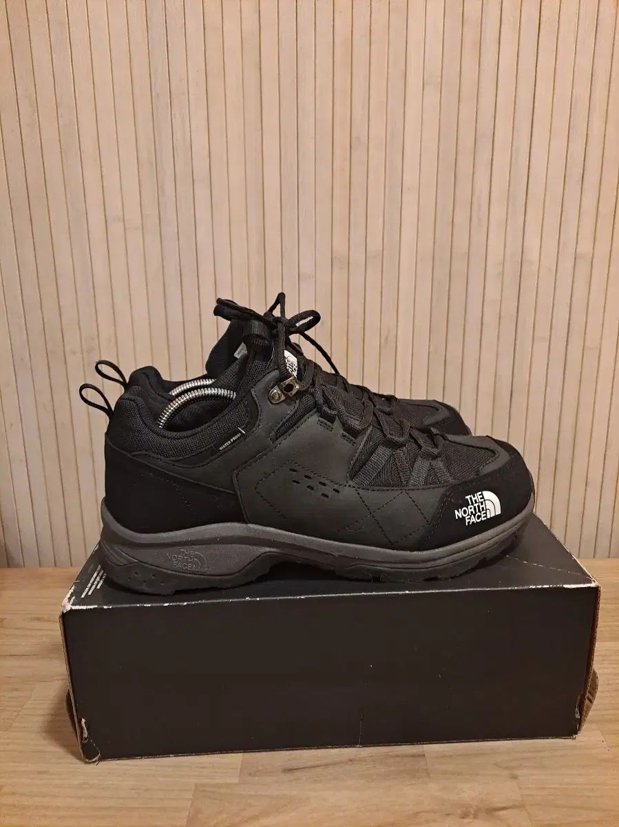 THE NORTH FACE ザノースフェイス ブラック 防水 トレッキングシューズ 275サイズ OLIVEOS_COM_TR