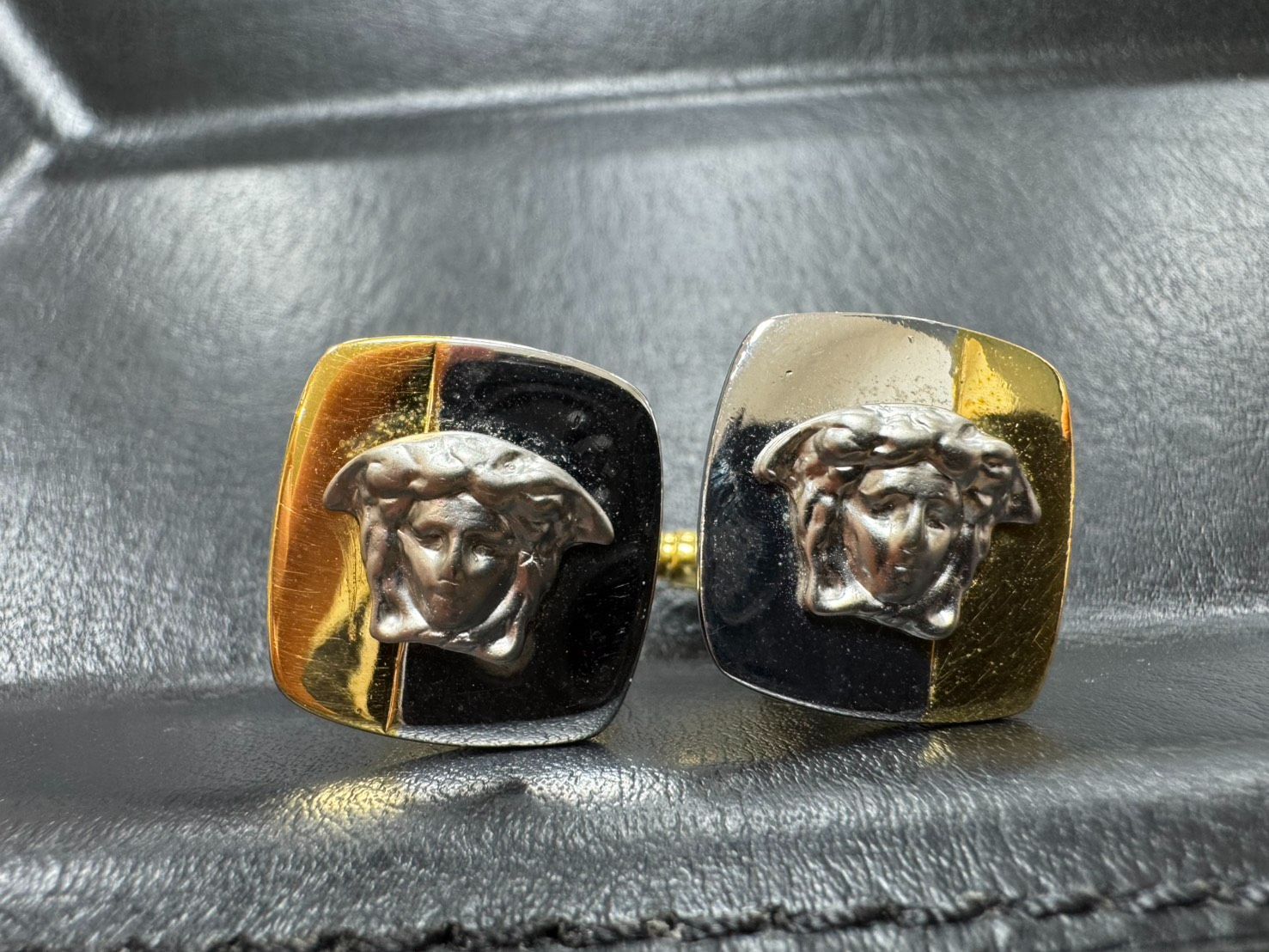 E ヴェルサーチ メデューサ コンビ カフス