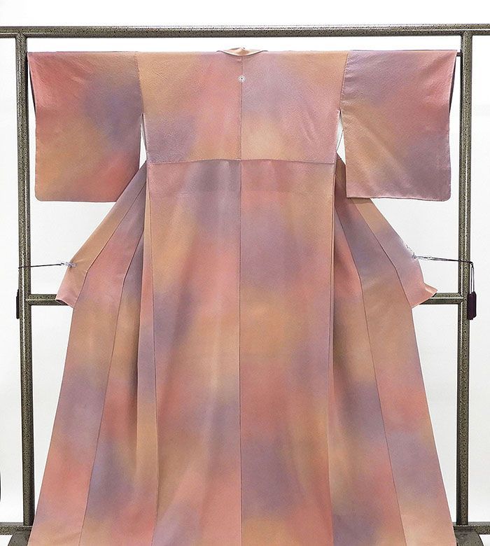 色無地 正絹 染色作家 斉藤三才 身丈162.5cm 裄丈65.5cm 陰九曜 中古 リサイクル 着物 a4104 色無地 正絹 染色作家 斉藤三才 身丈162.5cm 裄丈65.5cm 陰九曜 中古