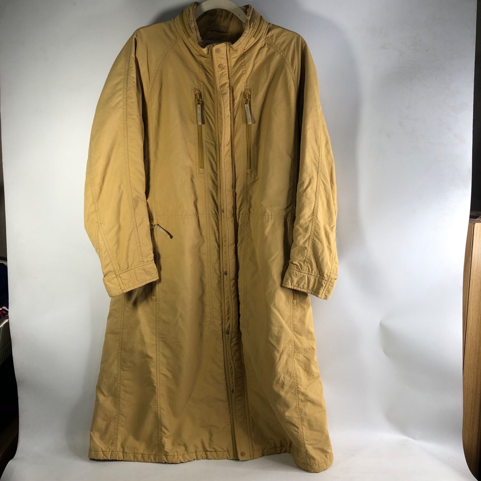 【100％正規品保証 ！！！】 A1101-18-8 ISSEY MIYAKE FETE イッセイミヤケ レディースコート フード内臓 パラシュートコート Thinsulate シンサレート スタンド コート IF44FA524 3サイズ