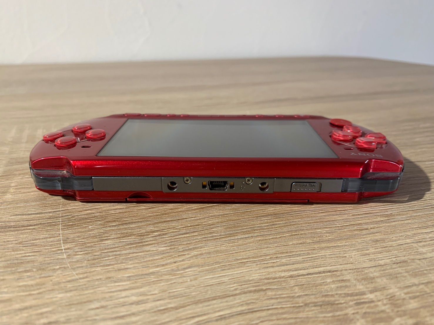 ラディアント レッド