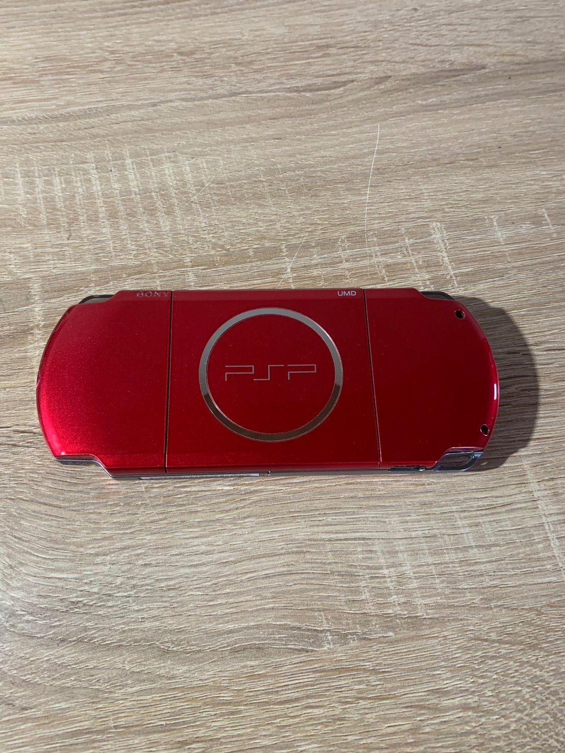 ラディアント レッド