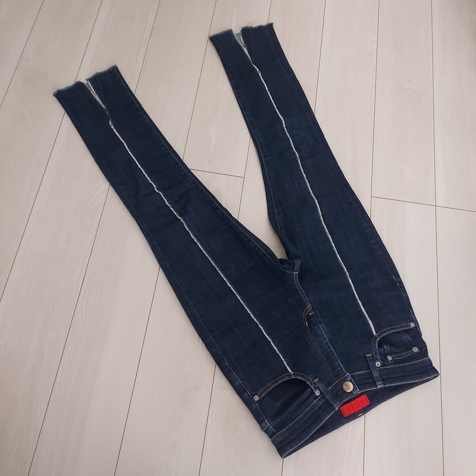 RED CARD × Ray BEAMS ／ 別注 裾スリット デニム 