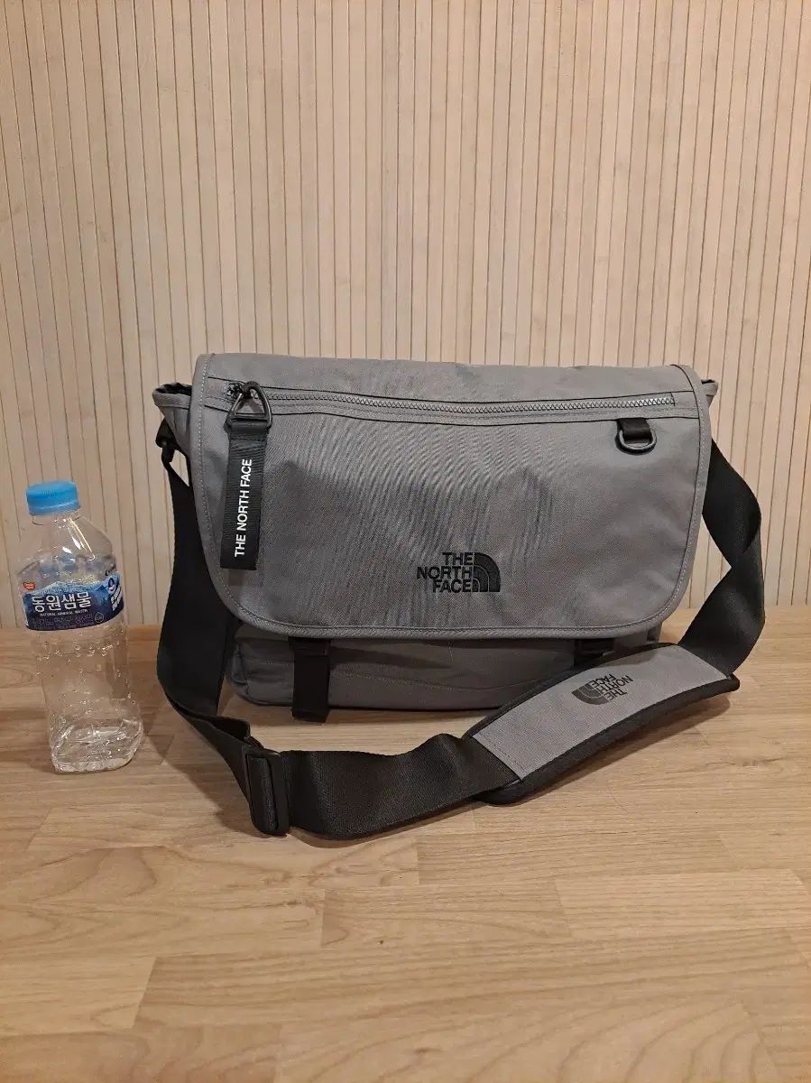 THE NORTH FACE ザノースフェイス メッセンジャーバッグ グレー バッグ