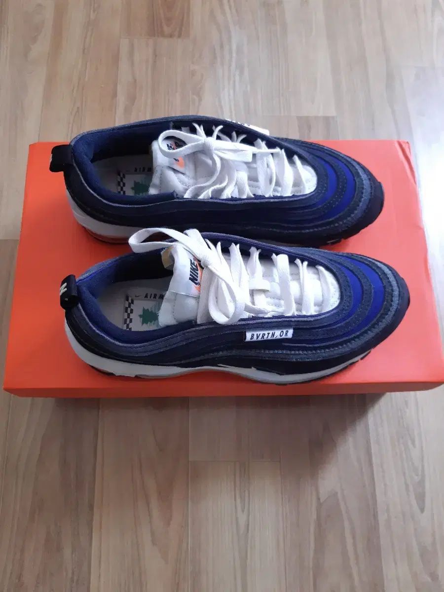 ナイキ エアマックス スニーカー