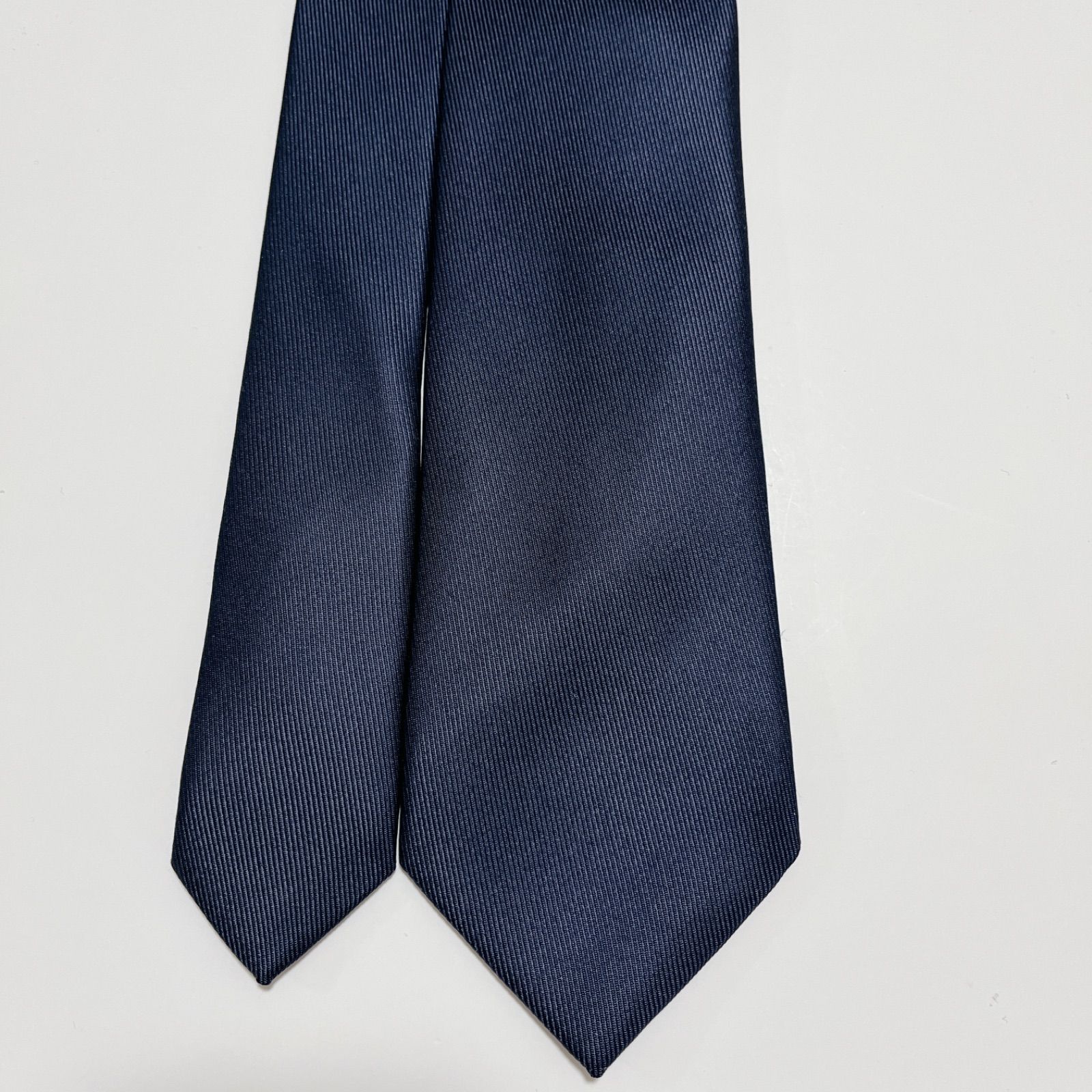 美品 メーカーズシャツ鎌倉 ネクタイ ハイブランド ソリッドタイ 無地 光沢 美品 メーカーズシャツ鎌倉 ネクタイ ハイブランド ソリッドタイ