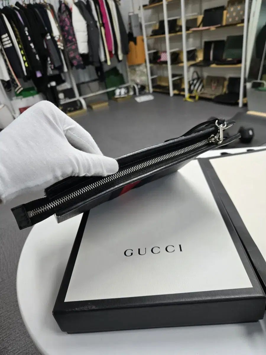 A級コンディション グッチ ウェブ 3本線 ボヤージュ クラッチバッグ WWW_KARIMZIABAT_FR