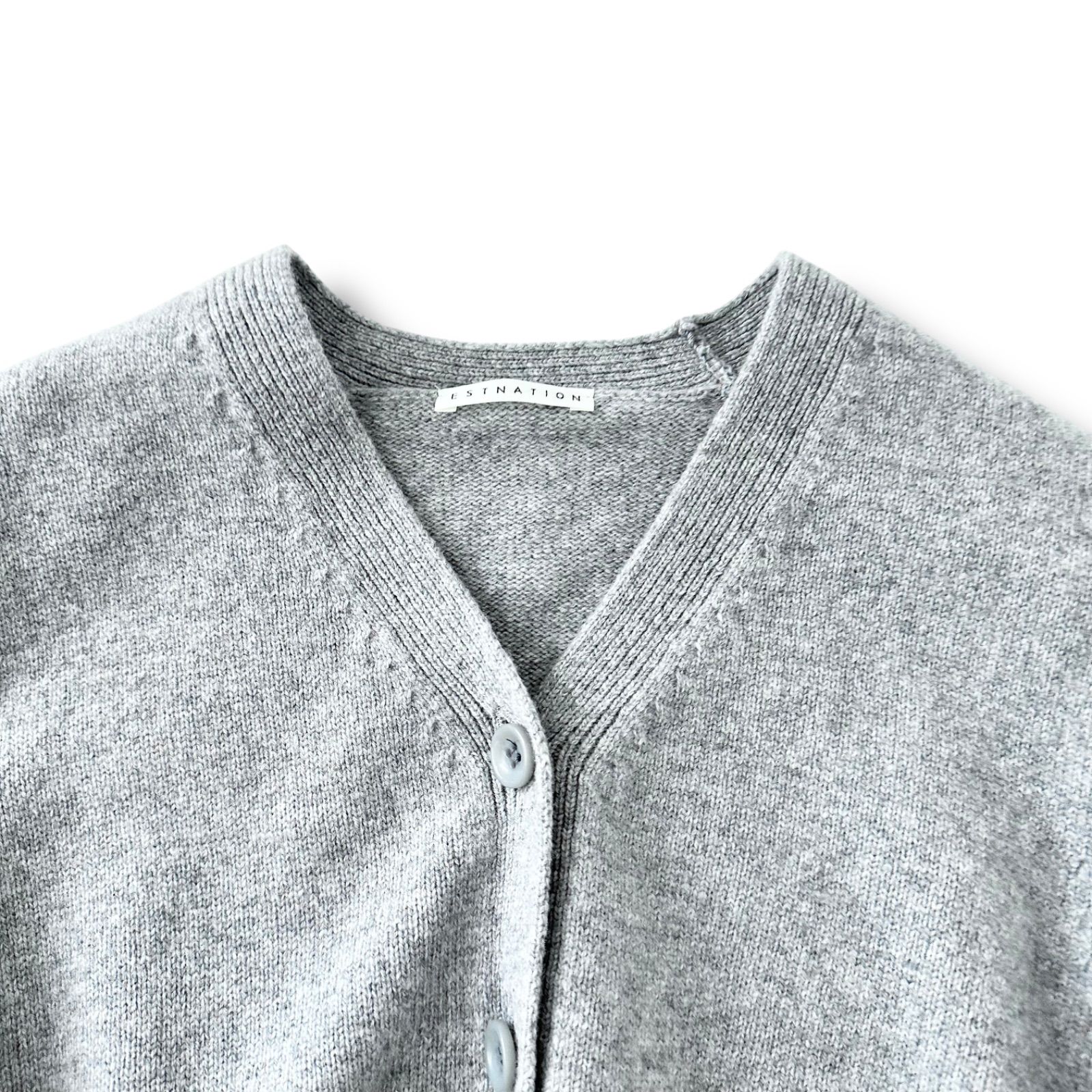 エストネーション ミドルゲージ クロップド Vネックカーディガン ファインメリノウール グレー 2025 AW