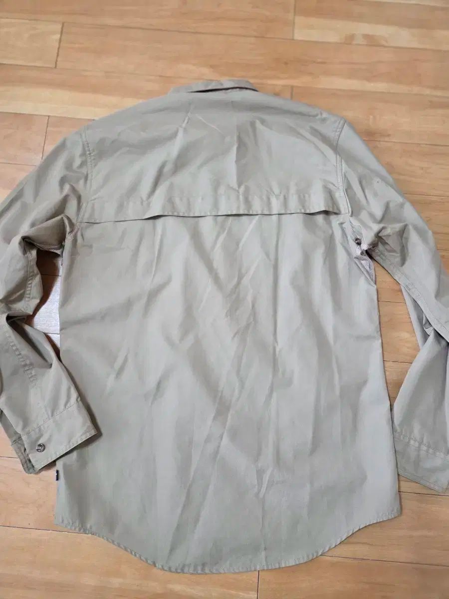 フェールラーベン シンギ トレッキングシャツ 表記M 実寸105 110