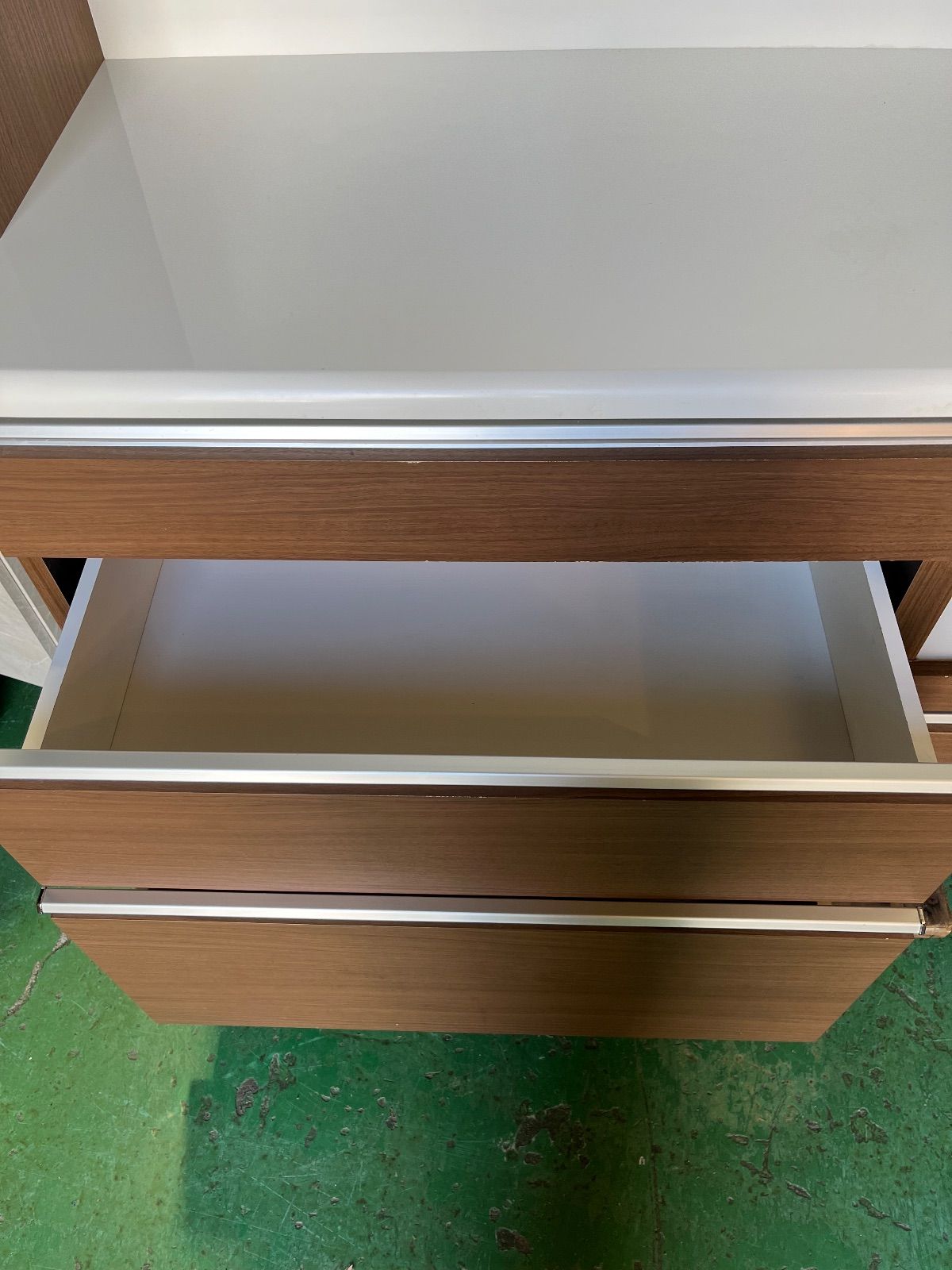 食器棚 レンジ台 レンジボード ガラス扉付き キッチンボード 大型家具 キッチン収納 料理 一軒家 茶色 ブラウン 倉庫前 割引あり NEXPOTALLINN_EU