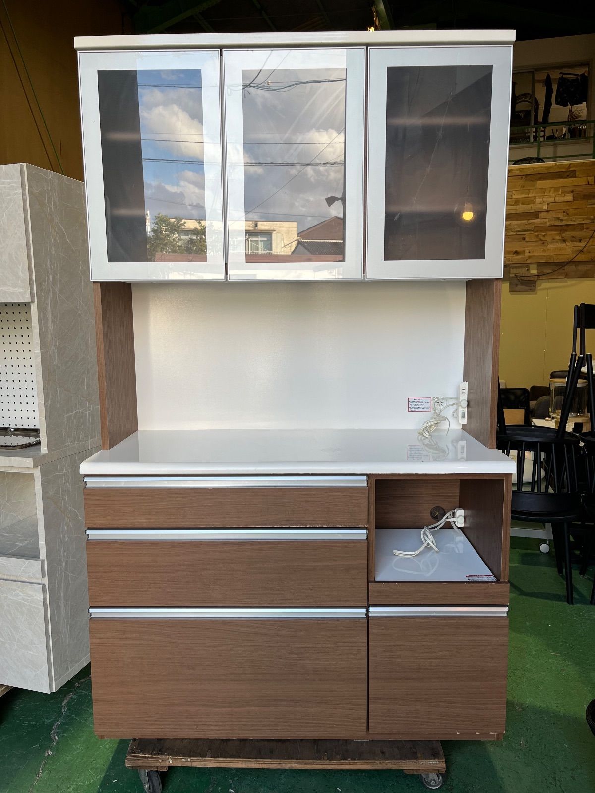 食器棚 レンジ台 レンジボード ガラス扉付き キッチンボード 大型家具 キッチン収納 料理 一軒家 茶色 ブラウン 倉庫前 割引あり