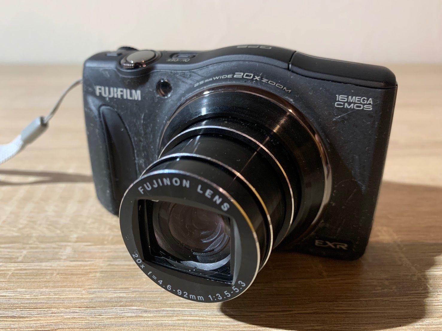 富士フイルム、光学20倍ズーム塔載「FinePix F770EXR」 - 価格.com