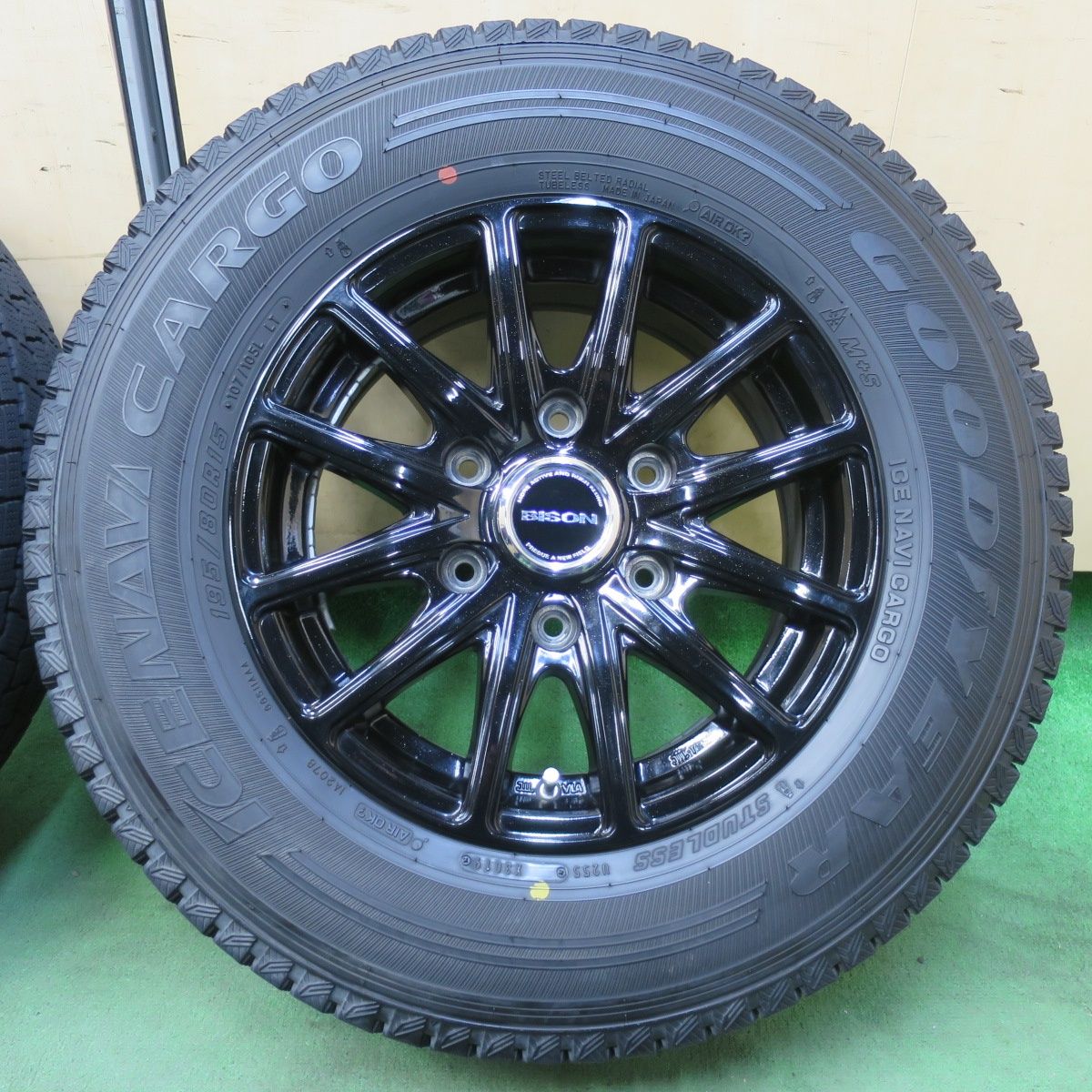 スタッドレス PCD139.7 2023年製 195/80R15 ハイエース スタッドレス