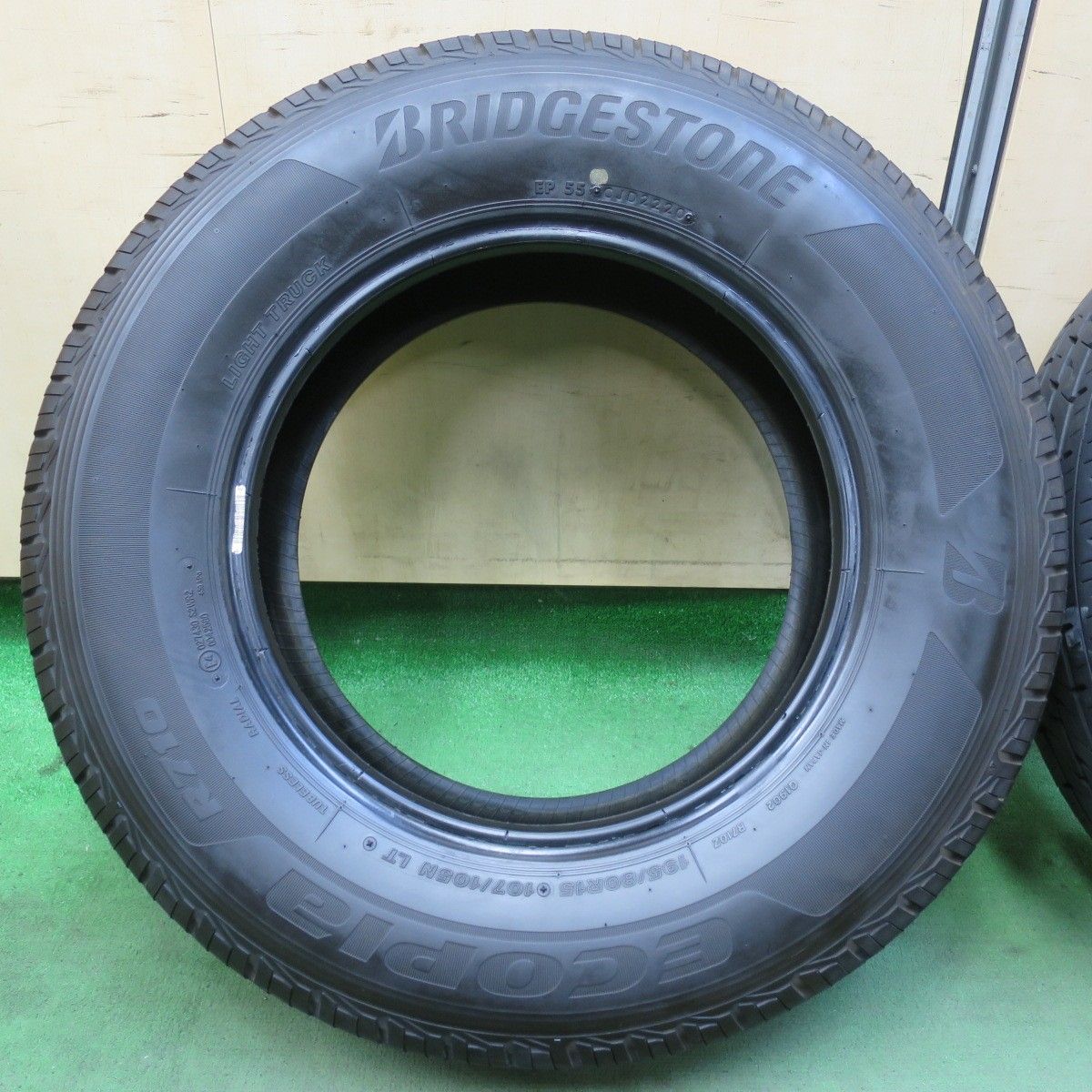  バリ溝 22年 9 5分以上 195 80 R 15 107 105 N ブリヂストン エコピア 710 タイヤ 15インチ ハイエース キャラバン 等 5102505イノタ 15インチ サマータイヤ ノーマルタイヤ