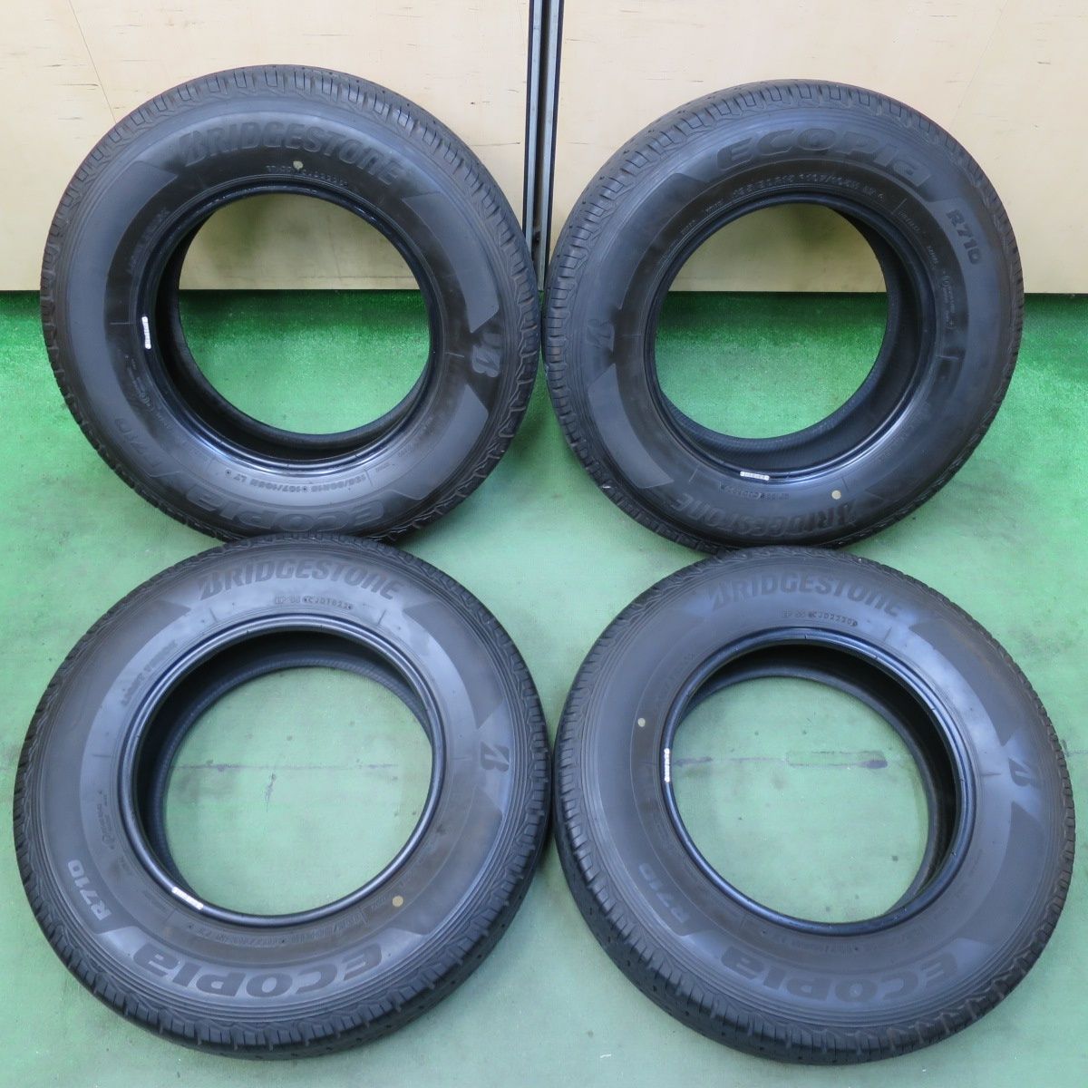 バリ溝 22年 9 5分以上 195 80 R 15 107 105 N ブリヂストン エコピア 710 タイヤ 15インチ ハイエース キャラバン 等 5102505イノタ
