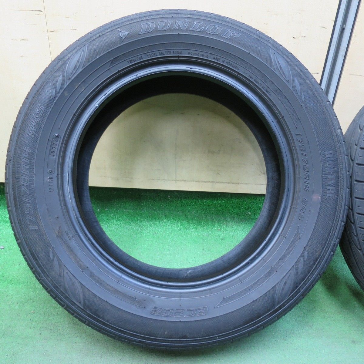 4本価格！22年☆175/70R14 ダンロップ EC202 タイヤ 14インチ アクア 