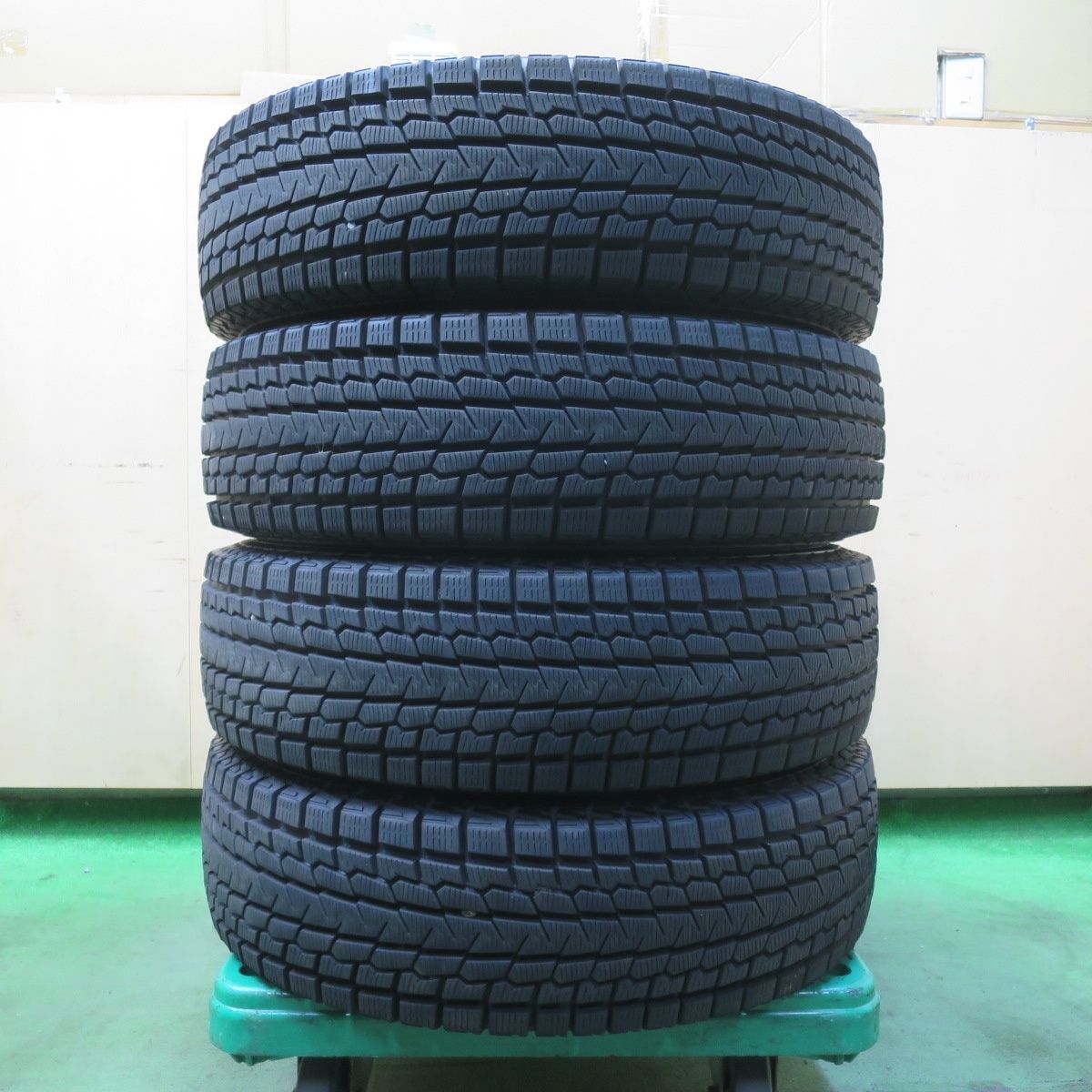 バリ溝！22年！9.5分☆スタッドレス 195/80R15 107/105L ヨコハマ