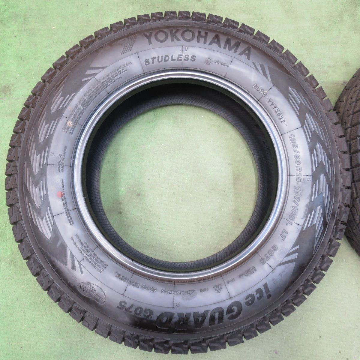 バリ溝！22年！9.5分☆スタッドレス 195/80R15 107/105L ヨコハマ